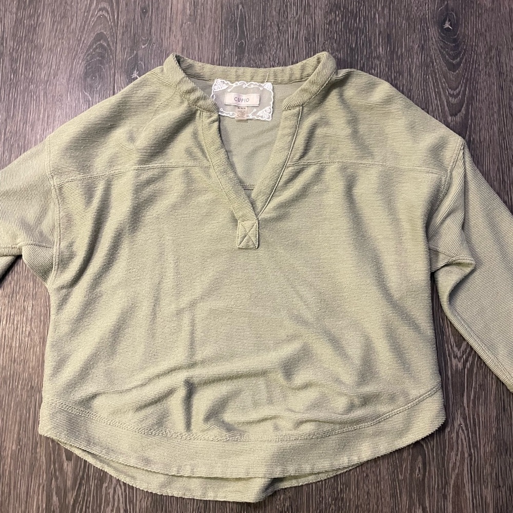 Green Cupio long sleeve. Size M